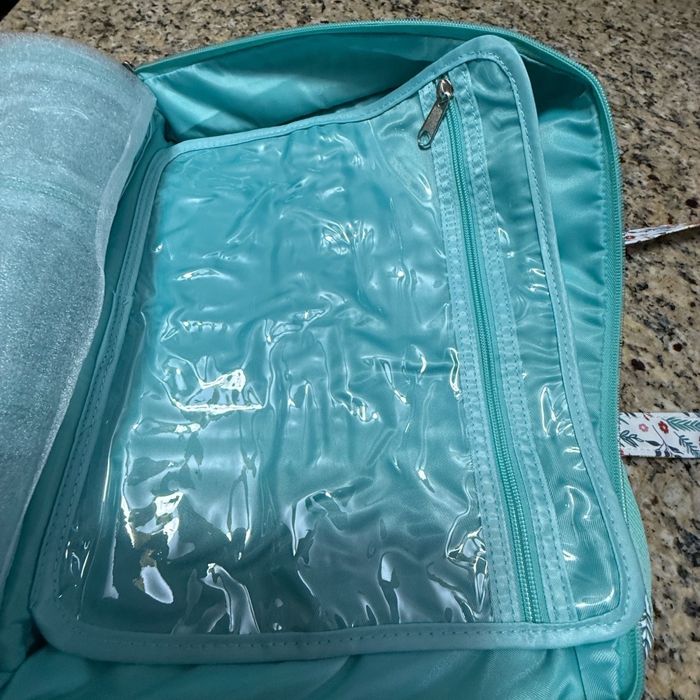New travel bag with 22 different compartments - Picture 14 of 15